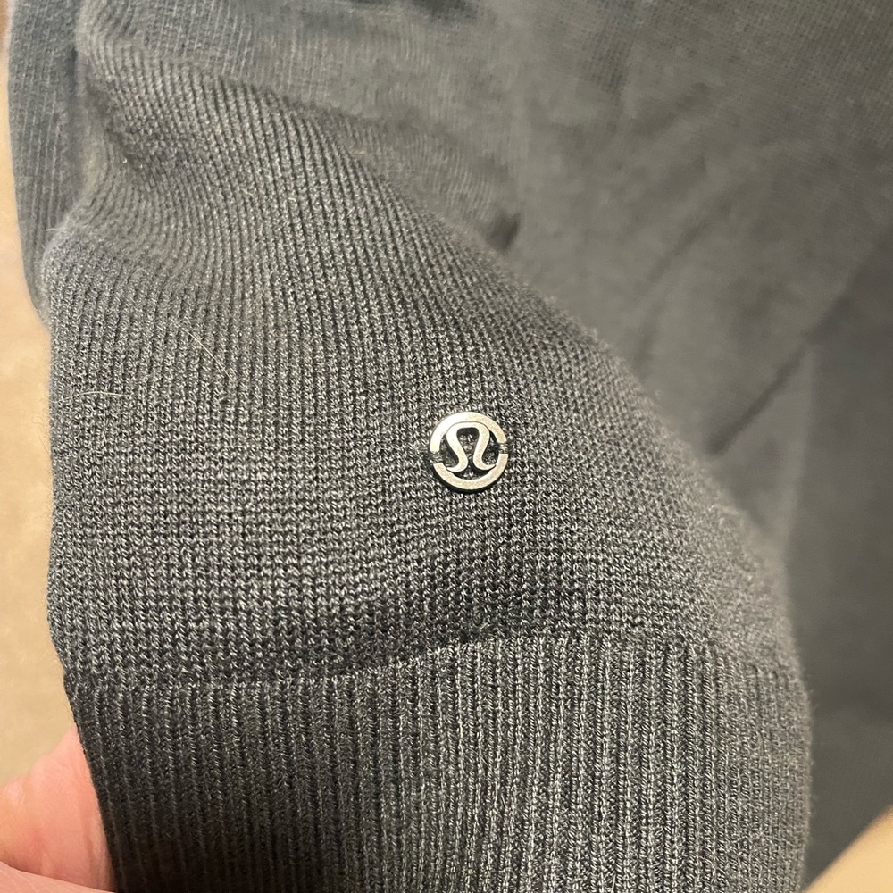 LuluLemon bell sleeve sweater FLAWLESS. sz Medium. Olive color.